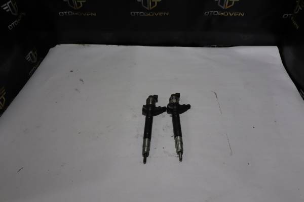 FORD TRANSİT 120 - 120 V ÇIKMA PARÇA TRANSİT V347 ENJEKTÖR (2)